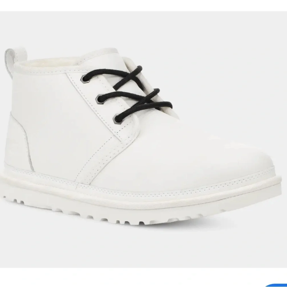 UGG mens NWB size 5 Neumel chukka white leather classic boots, unisex , w size 7